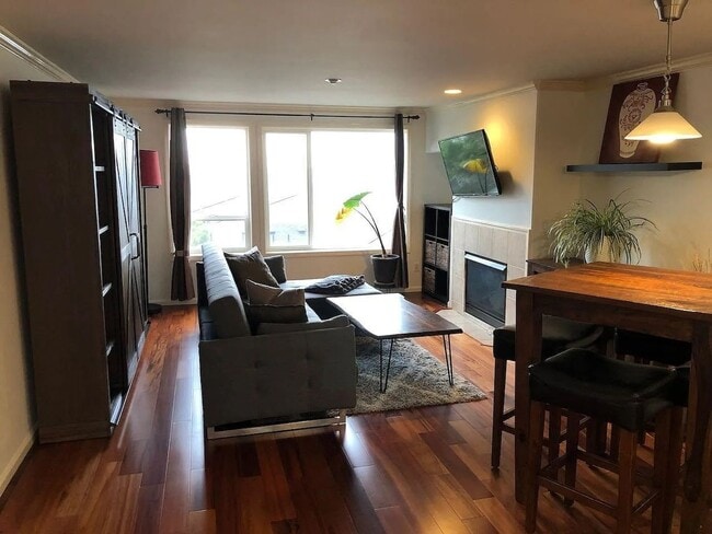 Building Photo - Fresh & Contemporary 1 bed, 1 bath with la...