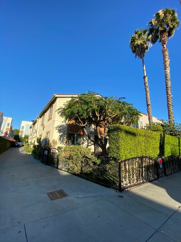 1722 N Wilton Pl, Los Angeles, CA 90028 Townhome Rentals in Los