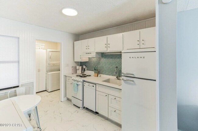 Foto del edificio - 216 Rose Ln