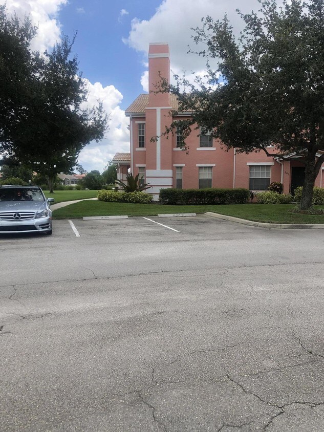 Building Photo - 126 SW Peacock Blvd