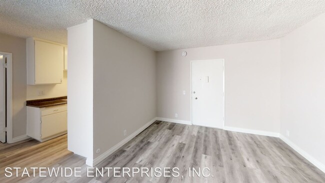 Building Photo - 425 S Catalina St