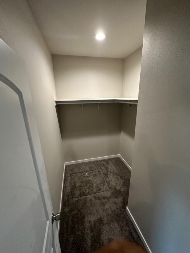 Foto del edificio - 9006 Nafizah Wy