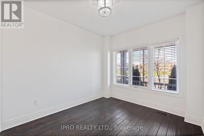Building Photo - 470 SAVOLINE Blvd