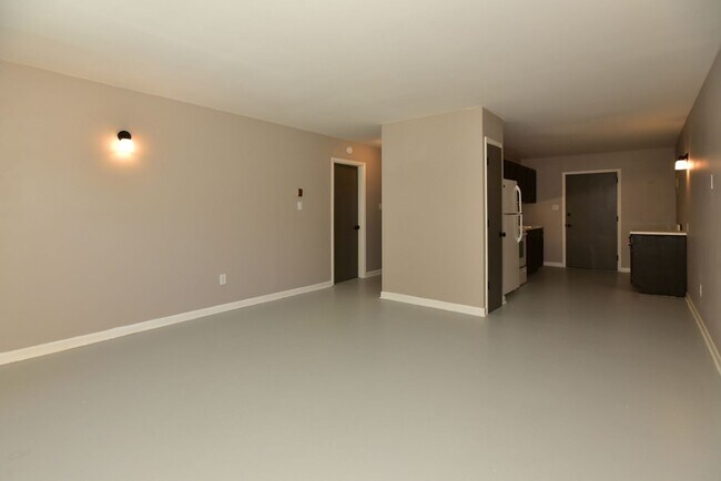 Building Photo - Welcome to Roosevelt Road!