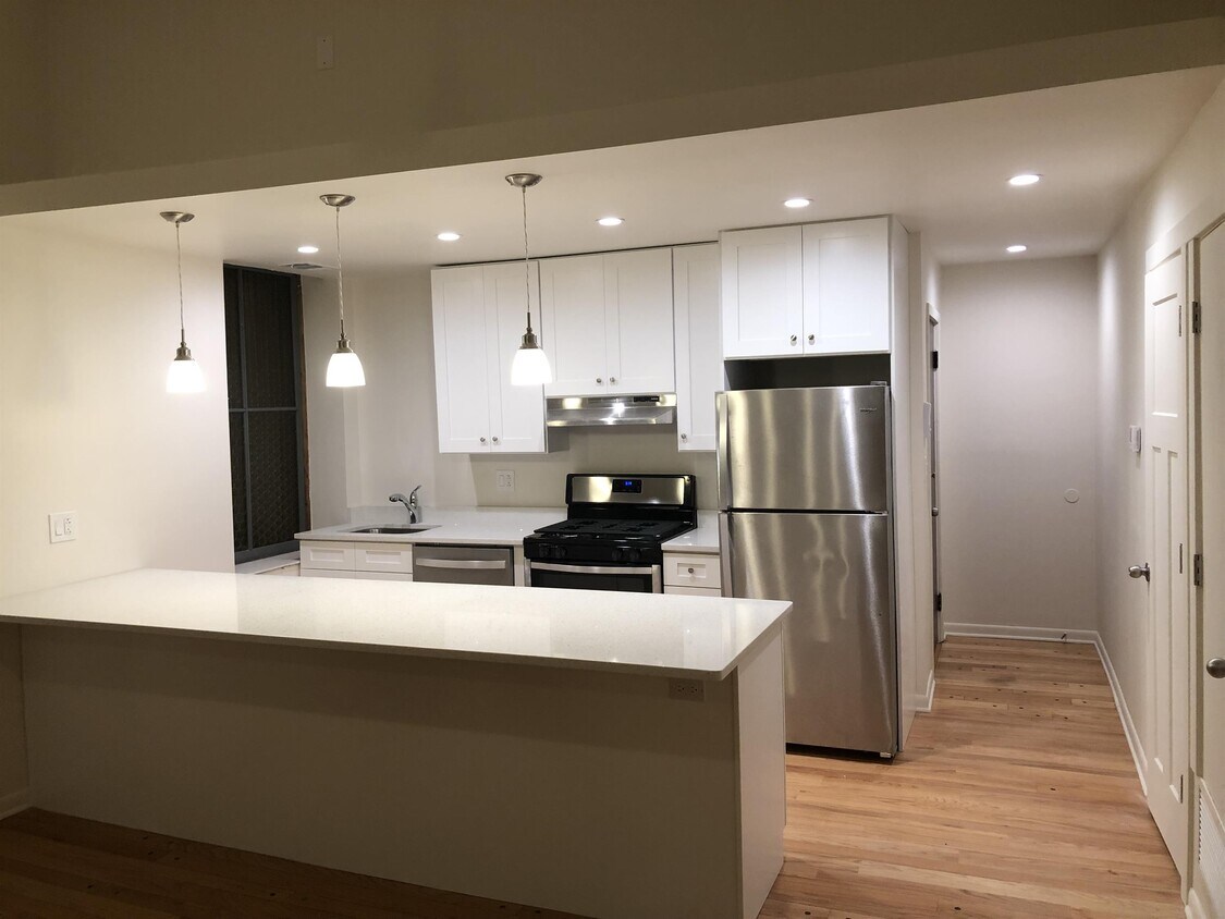 Foto principal - 741 W Oakdale Ave