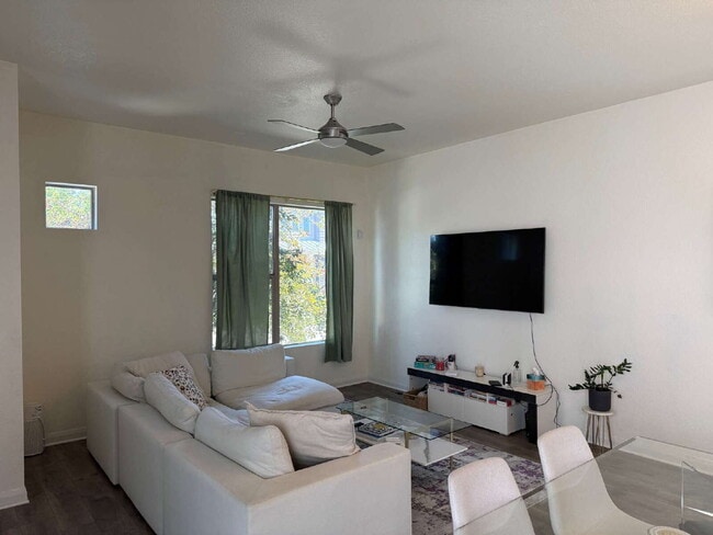 Building Photo - "Spacious 4-Bedroom Sanctuary with 3.5 Bat...