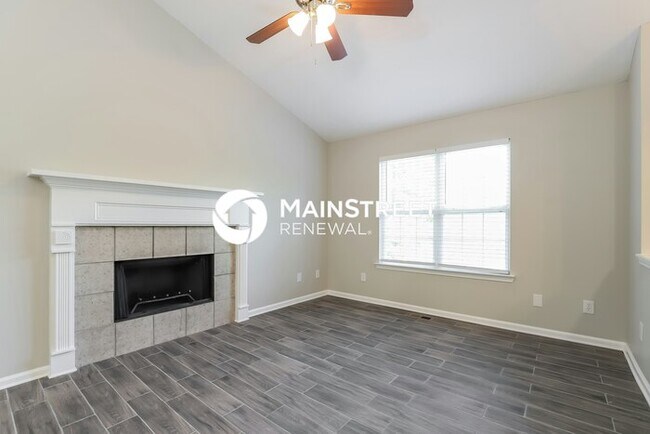 Foto del edificio - 3 Bedroom Pet-Friendly Home in FLOWERY BRANCH, GA with Main Street Renewal