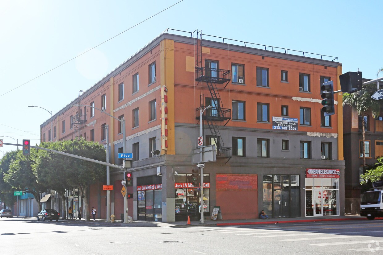 Primary Photo - Oviatt Apartments