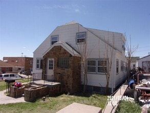Building Photo - 302 E 2nd St