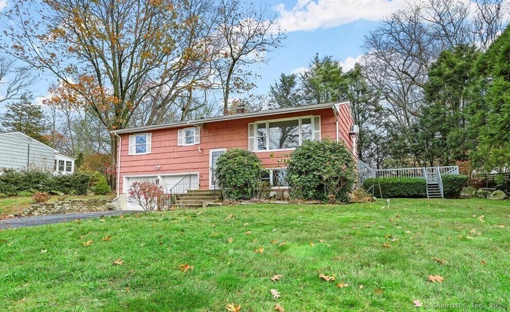 Primary Photo - 50 Creeping Hemlock Dr