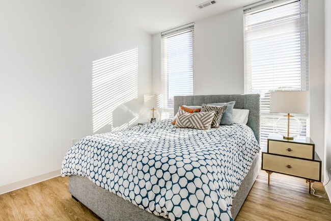 Building Photo - Radius