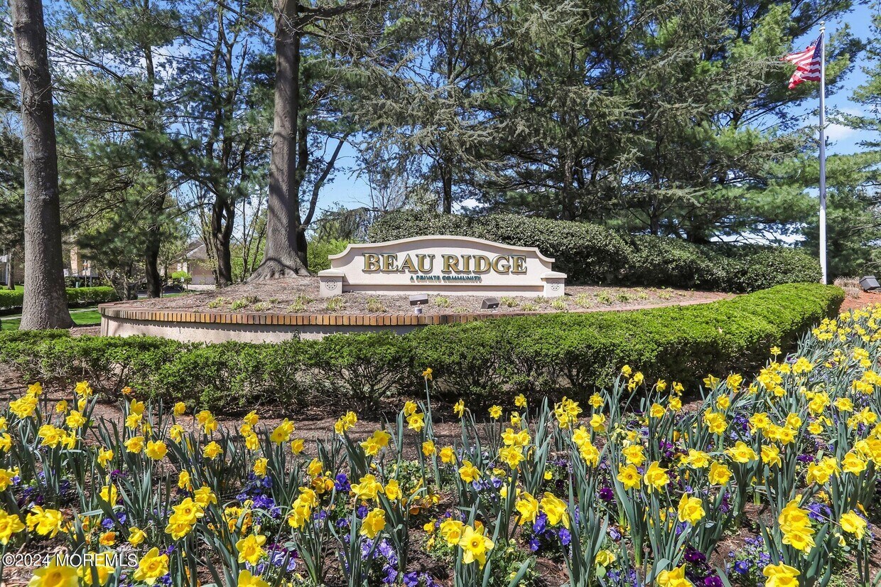 Foto principal - 201 Farmington Woods Ct