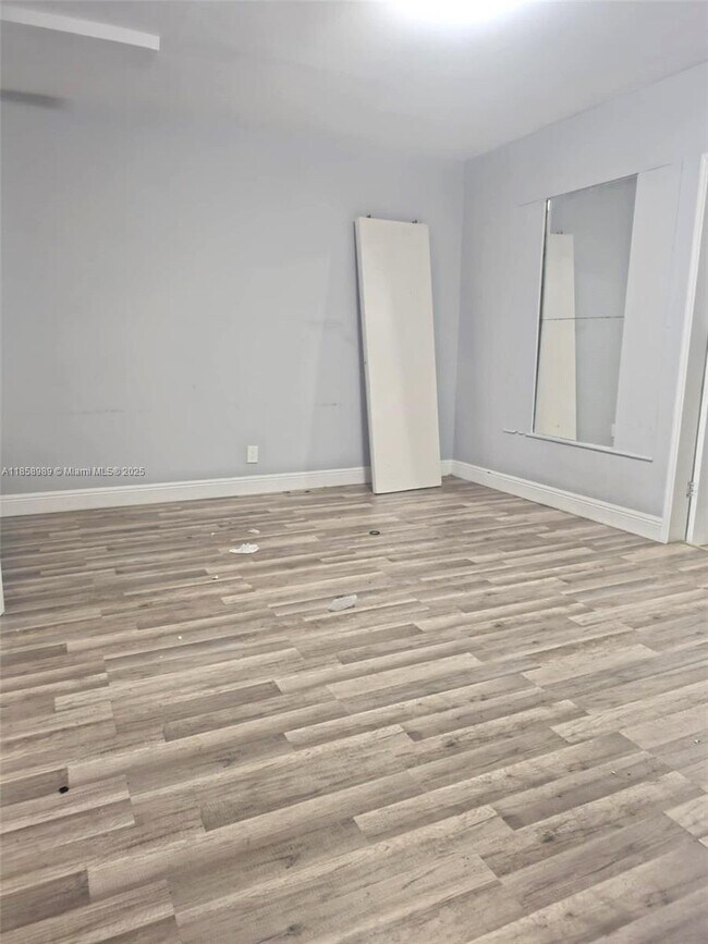 Foto del edificio - 3114 E Sunrise Blvd