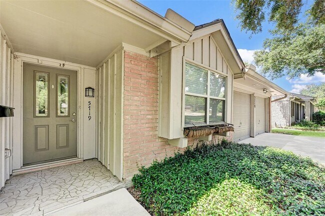 Foto del edificio - 5719 Willowbend Blvd