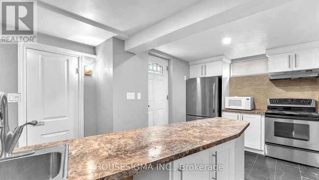 Building Photo - 66 Grand Ave