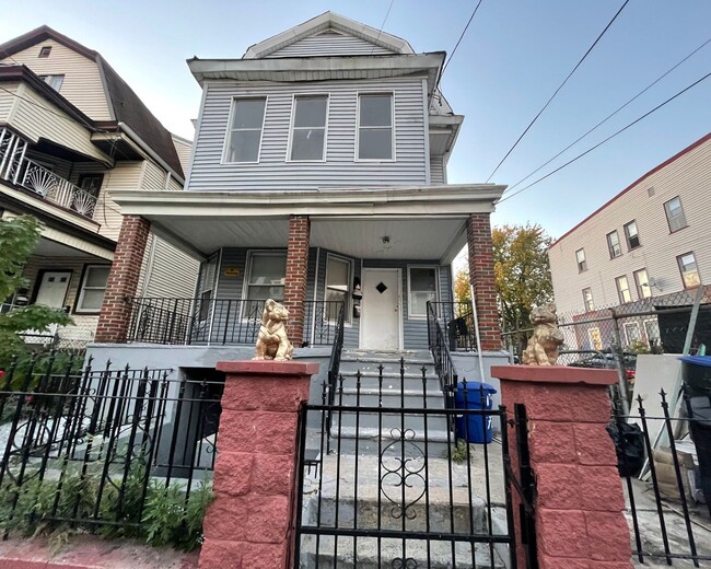 Building Photo - 172 N 12th St