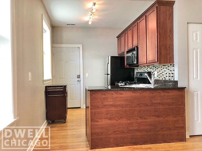 Foto del edificio - 521 W Belmont Ave