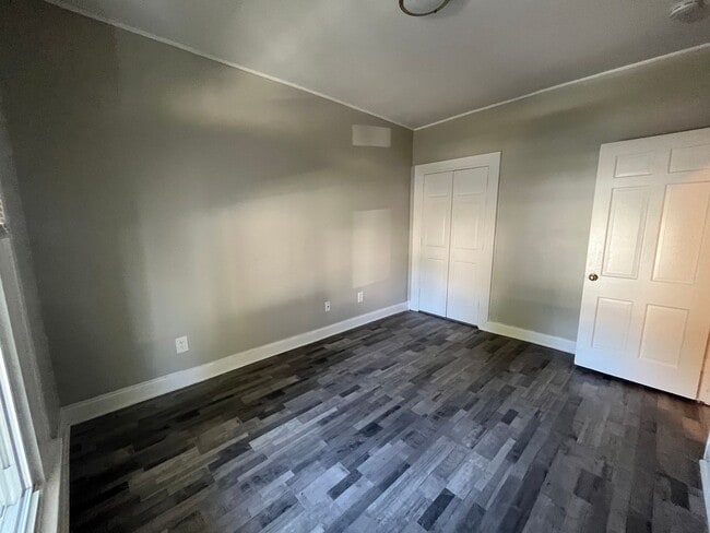 Building Photo - Cozy 3BR/1Ba house with small unfinished basement- LEASING SPECIAL - MOVE IN BY 5/31/2026 AND REC...