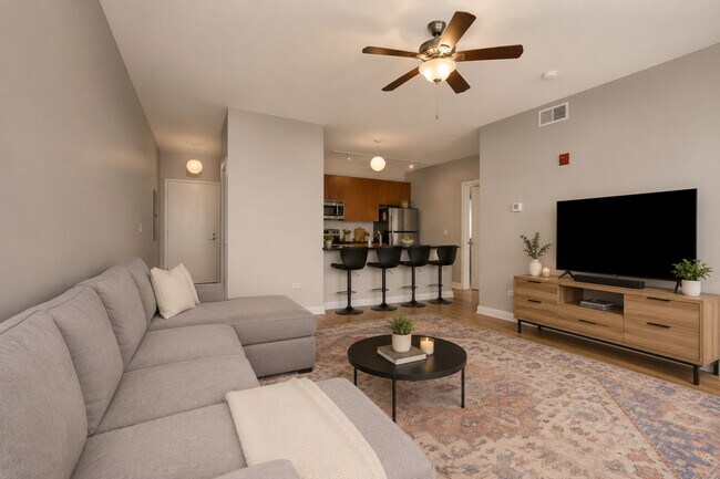Foto del edificio - 565 W Quincy St