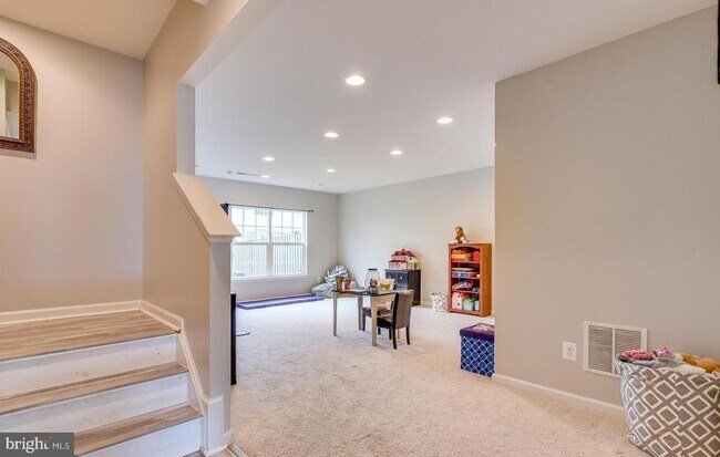 Building Photo - 115 Blackford Dr
