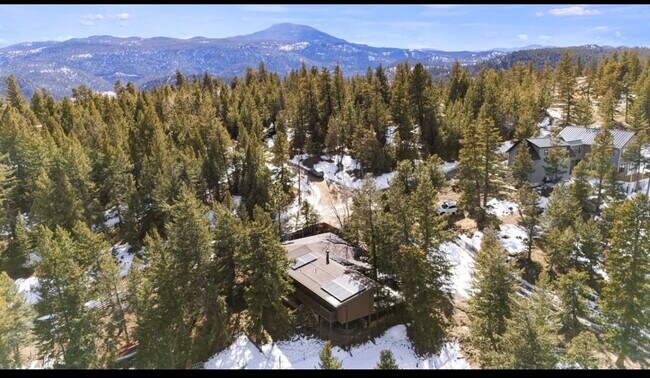 Foto del edificio - 838 Lakeshore Dr