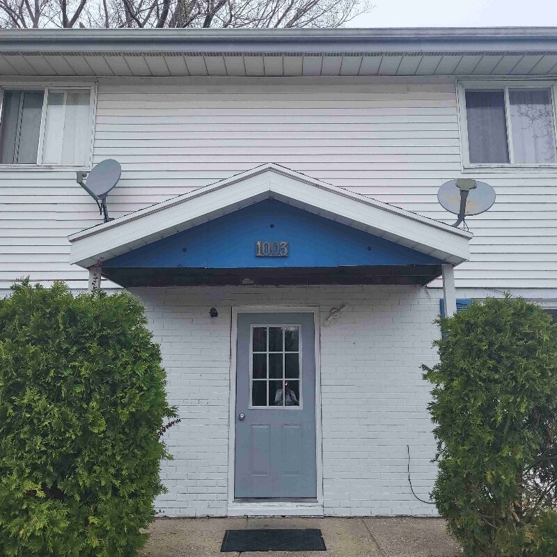 1003 Colonial Dr Unit 2, Benton Harbor, MI 49022 Room for Rent in