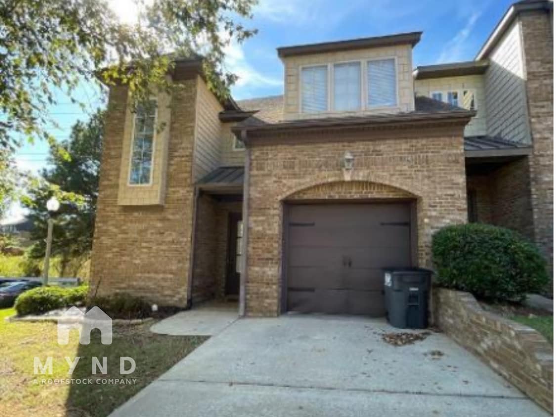 Primary Photo - 687 Flag Cir