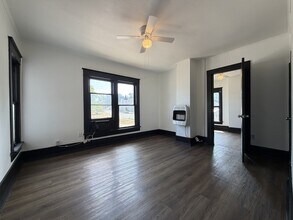 Building Photo - 401 E Twin Springs St