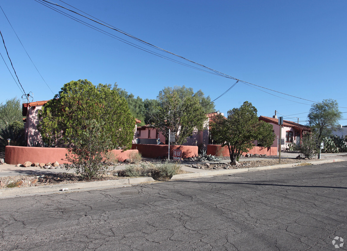 Building Photo - 130-196 N Santa Rita Ave