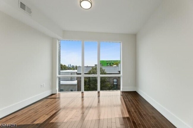 Foto del edificio - 1601 Manhattan Ave