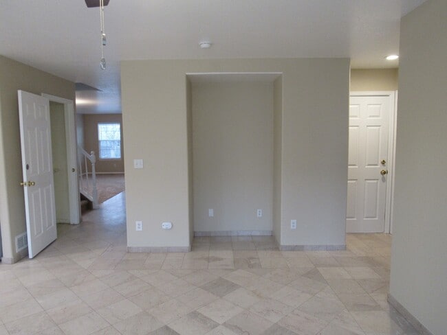 Building Photo - Spacious 4 bedroom plus loft in Brighton