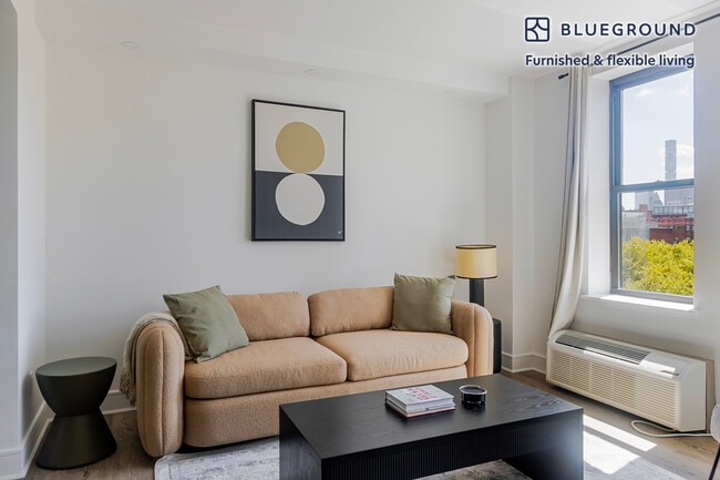 Building Photo - 45 W 81st St