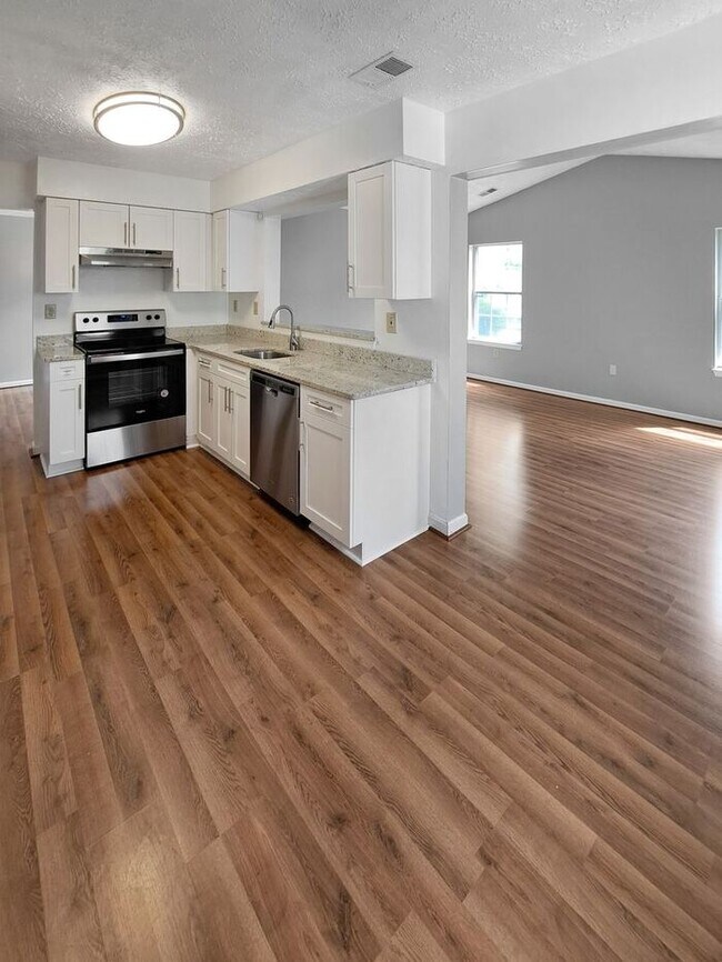 Building Photo - Charming SFH in Lancaster Neighborhood, 3 ...