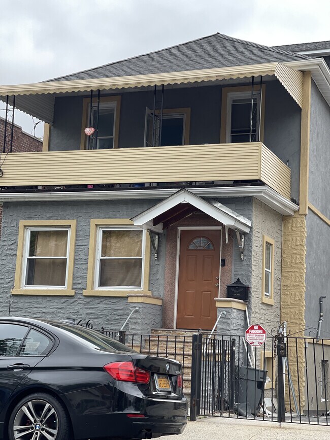 Building Photo - 3031 Young Ave