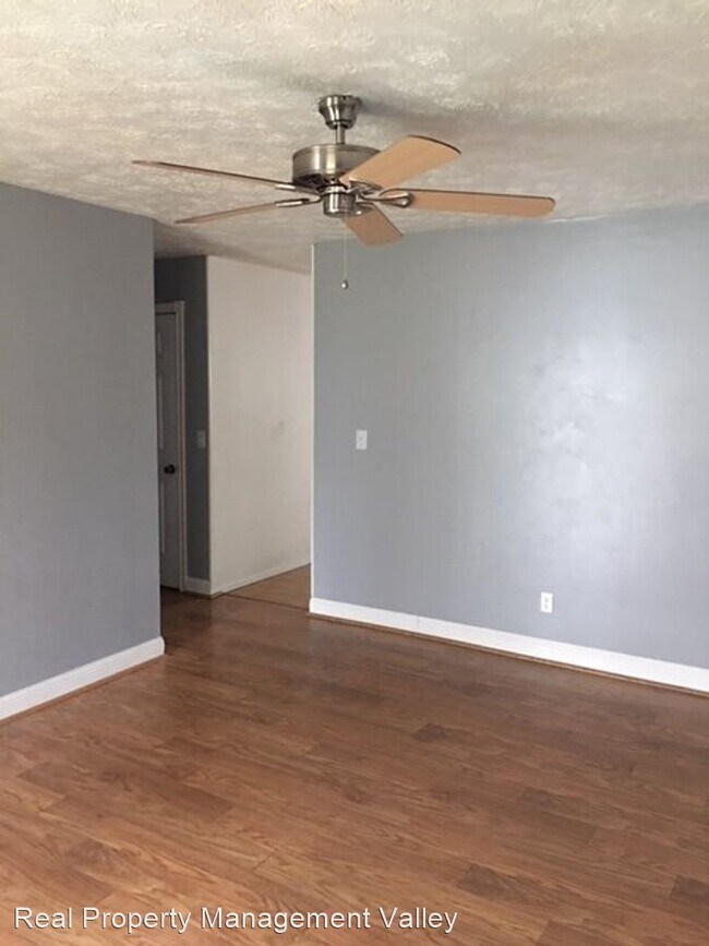 Building Photo - 3 br, 1.5 bath House - 8 Collins Court
