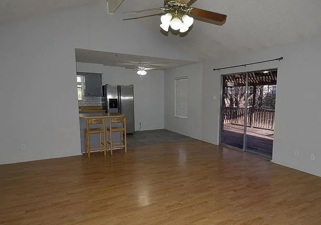 Building Photo - 3 bed 2 bath in Midway ISD