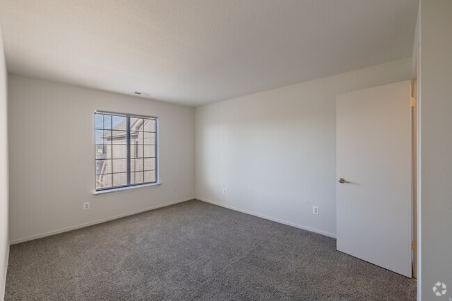 2BR, 2BA - 1,020SF - Primary Bedroom - The Edge at Oakland Apartments - Auburn Hills
