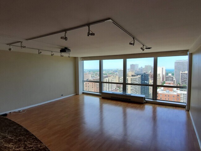 Building Photo - 340 W Diversey Pkwy