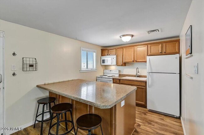 Foto del edificio - 6125 E Indian School Rd