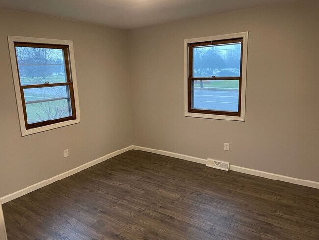 Foto del edificio - 3 Bed 1.5 Bath home **Available May***