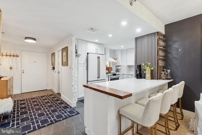 Building Photo - 202 W Rittenhouse Square