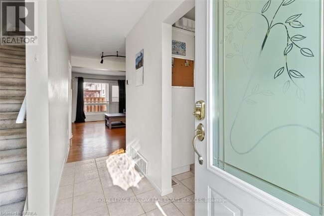 Building Photo - 11 Colmar Pl