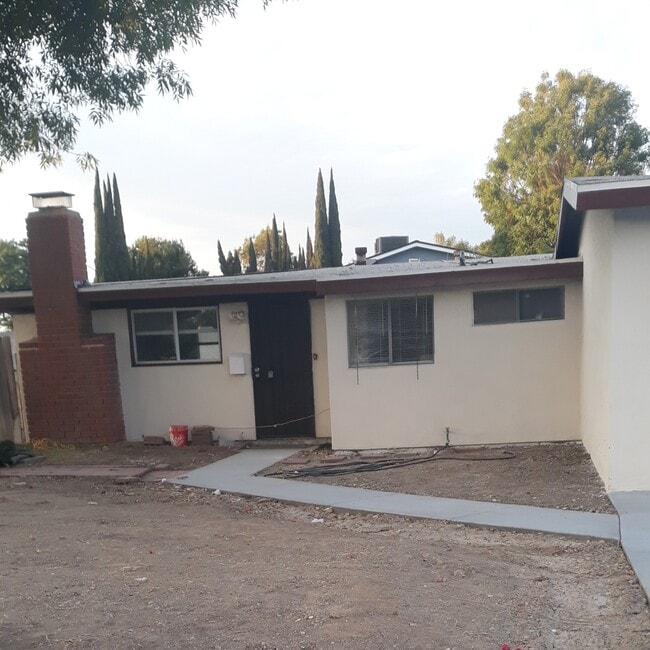 Building Photo - 18203 Madonna St