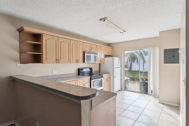Building Photo - Beautiful 2-bedroom, 2-bath condo available for rent in the highly desirable Winter Park