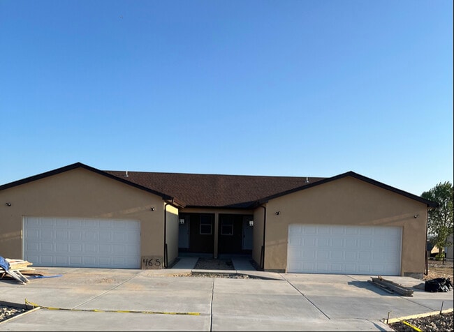 Building Photo - 465 E Laporte Pl