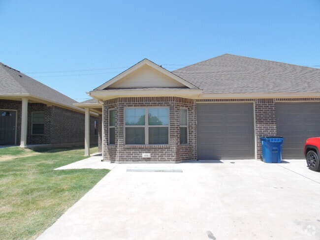 Building Photo - 301 W Panther Way