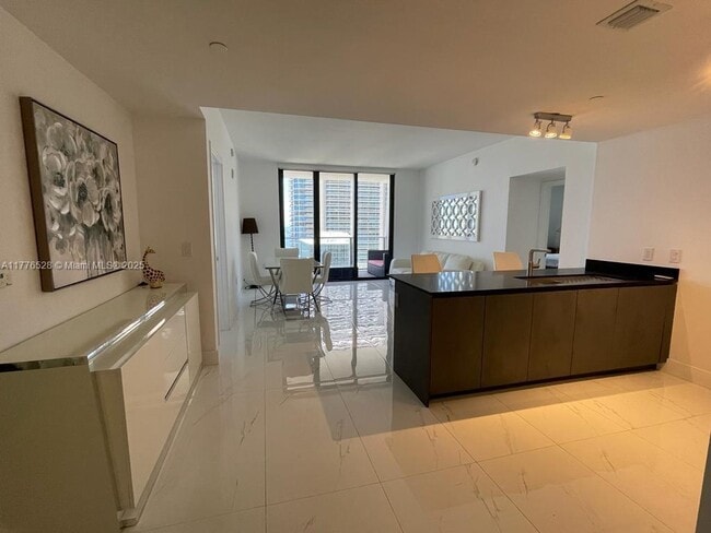 Building Photo - 1010 Brickell Ave
