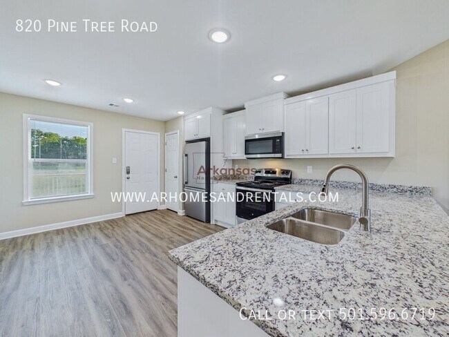 Foto del edificio - 820 Pine Tree Rd
