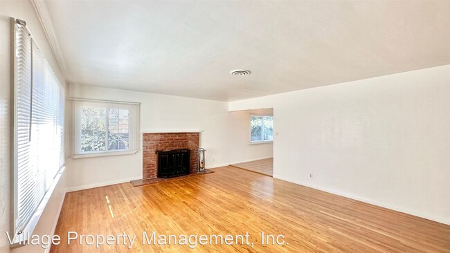 Building Photo - 3 br, 2 bath House - 202 East College Street