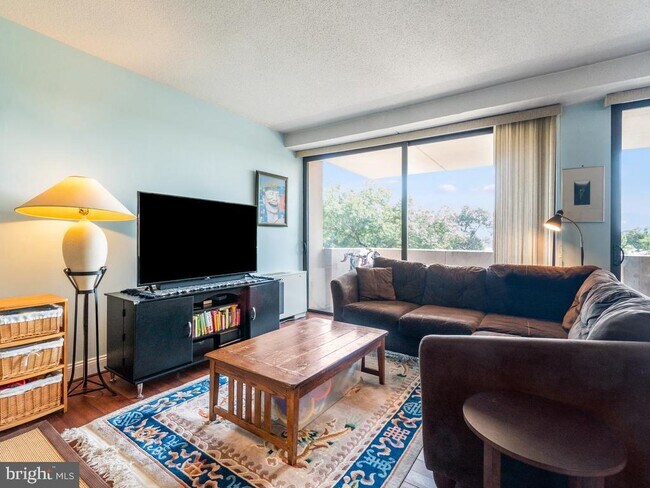 Building Photo - 4141 N Henderson Rd